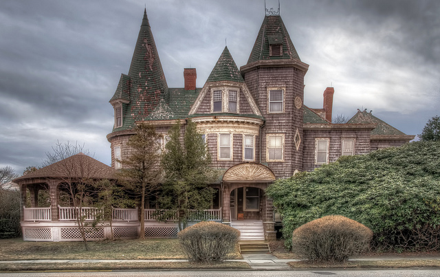 Read more about the article PROPERTY INSPECTIONS FOR HAZARDS HIDDEN IN OLD HOMES